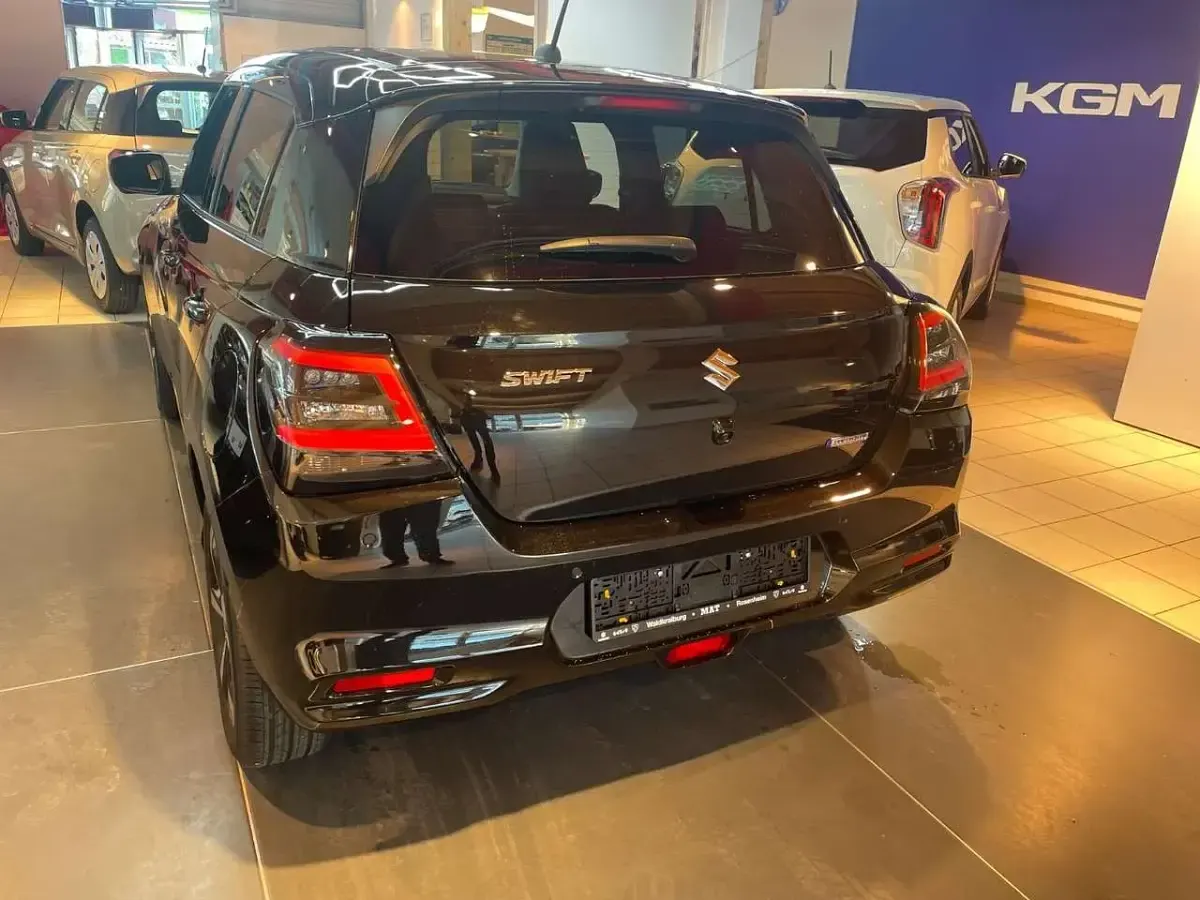 Neu Suzuki Swift Comfort 83 PS (61 kW) 2025 Schwarz Limousine