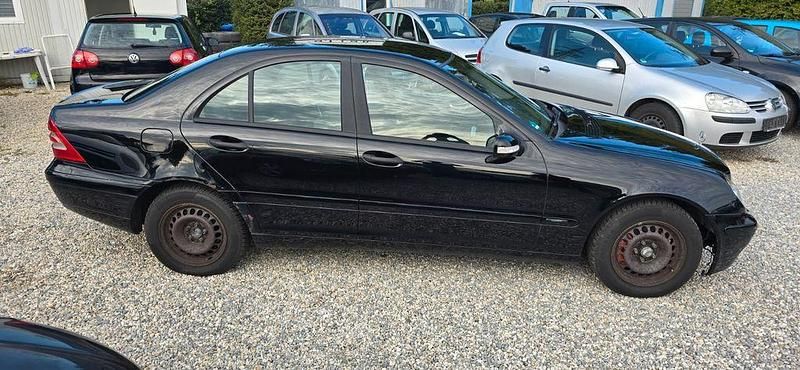 Gebraucht Mercedes C200 Classic 122 PS (89 kW) 2004 Schwarz Limousine