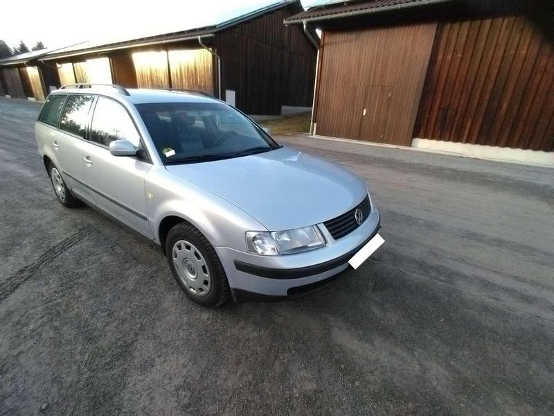 Gebraucht VW Passat 90 PS (66 kW) 1999 Silber Kombi