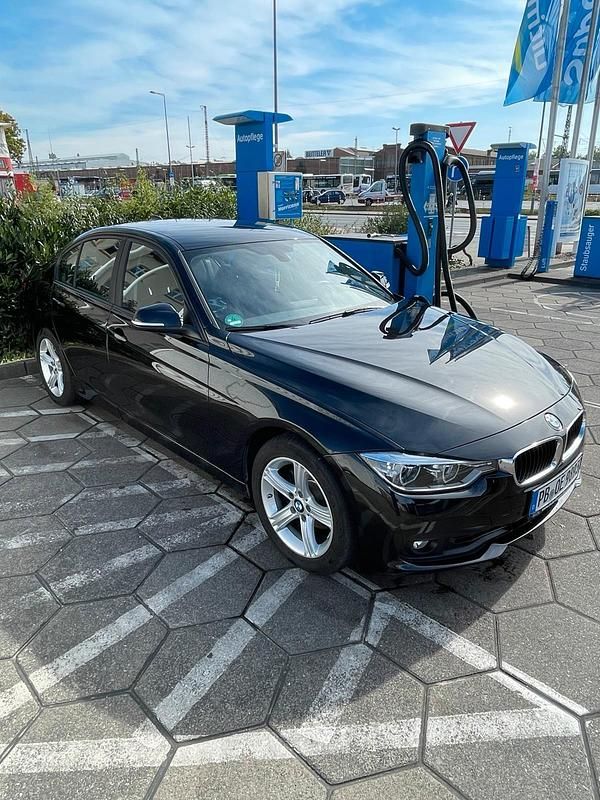 Schwarz Gebraucht 2018 BMW 320 Limousine | 18.000 € (Superpreis) - Bild 1/4