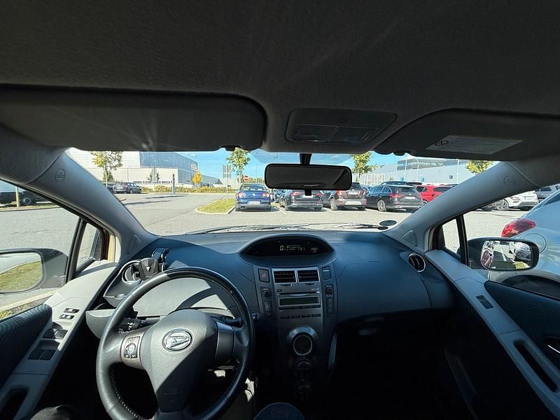 Rot Gebraucht 2011 Daihatsu Charade Kleinwagen | 5.500 € - Bild 1/4