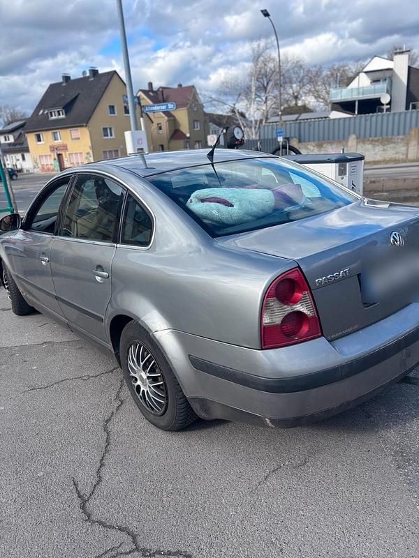 Gebraucht VW Passat 116 PS (85 kW) 2004 Grau Limousine