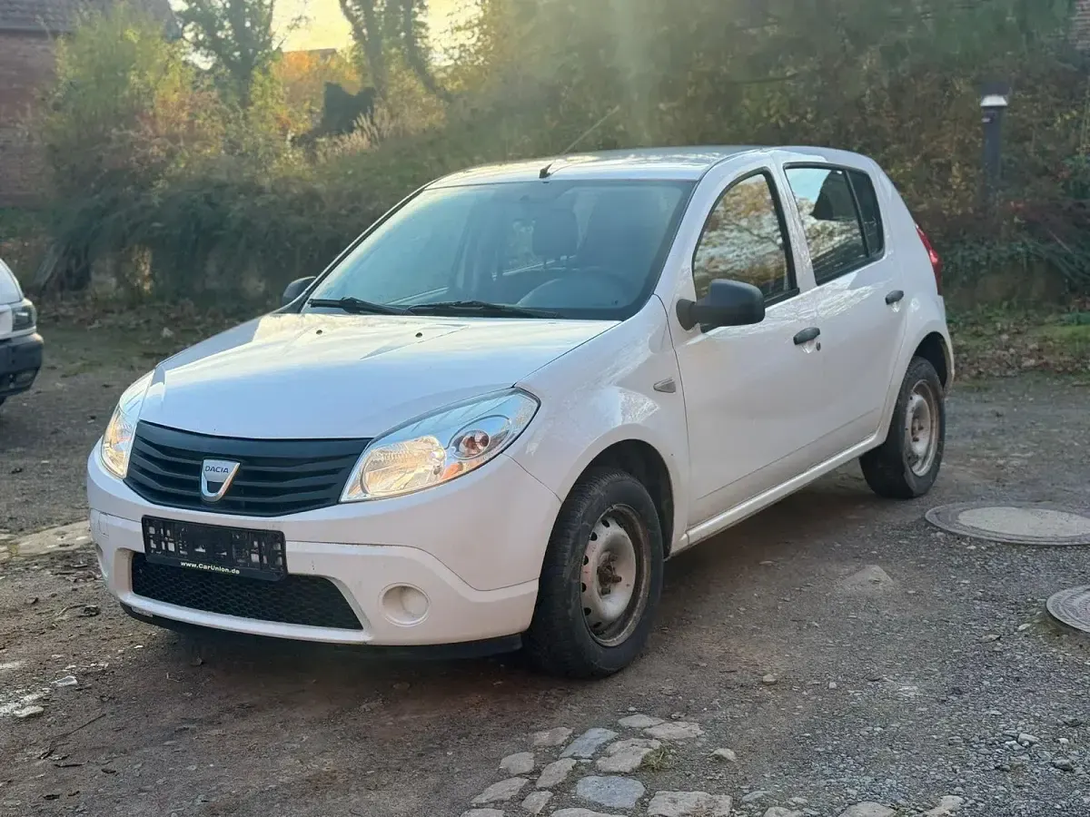 Gebraucht Dacia Sandero 75 PS (55 kW) 2009 Weiß Kleinwagen