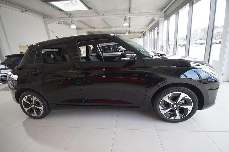 Gebraucht Suzuki Swift Comfort+ 83 PS (61 kW) 2025 Super black pearl Limousine