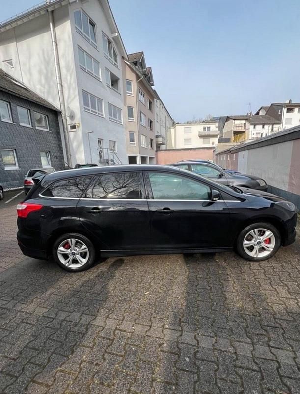 Gebraucht Ford Focus 115 PS (84 kW) 2014 Schwarz Kombi