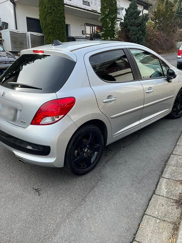 Gebraucht Peugeot 207 120 PS (88 kW) 2009 Silber Limousine