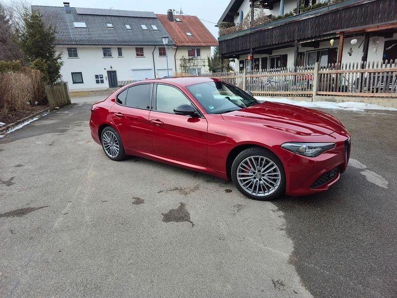 Rot Gebraucht 2021 Alfa Romeo Giulia Veloce Limousine | 29.900 € (Fairer Preis) - Bild 1/4