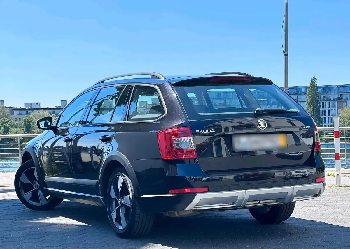 Używany Skoda Octavia Scout 184 KM (135 kW) 2016 Czarny Kombi