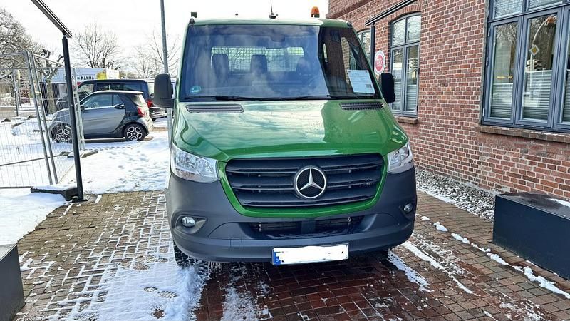 Gebraucht Mercedes 500 150 PS (110 kW) 2023 Grün (laubgrün) Van