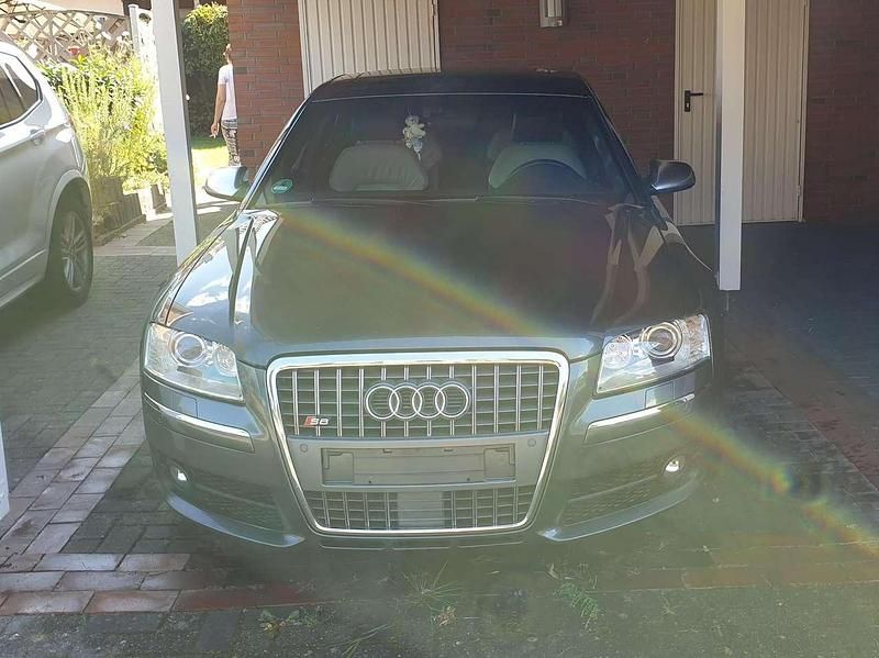 Grau Gebraucht 2007 Audi S8 Limousine | 18.999 € (Teuer) - Bild 1/4