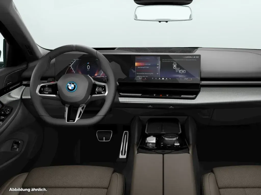 Gebraucht BMW 550e Sport Line 489 PS (359 kW) 2025 Grau Limousine