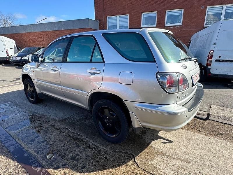 Gebraucht Lexus RX300 201 PS (147 kW) 2001 Silber SUV