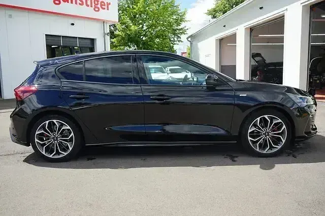 Gebraucht Ford Focus ST-Line 120 PS (88 kW) 2022 Schwarz Limousine