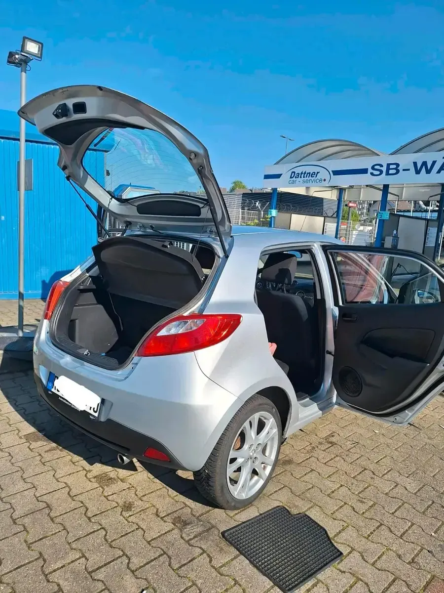 Gebraucht Mazda 2 103 PS (75 kW) 2008 Silber Kleinwagen