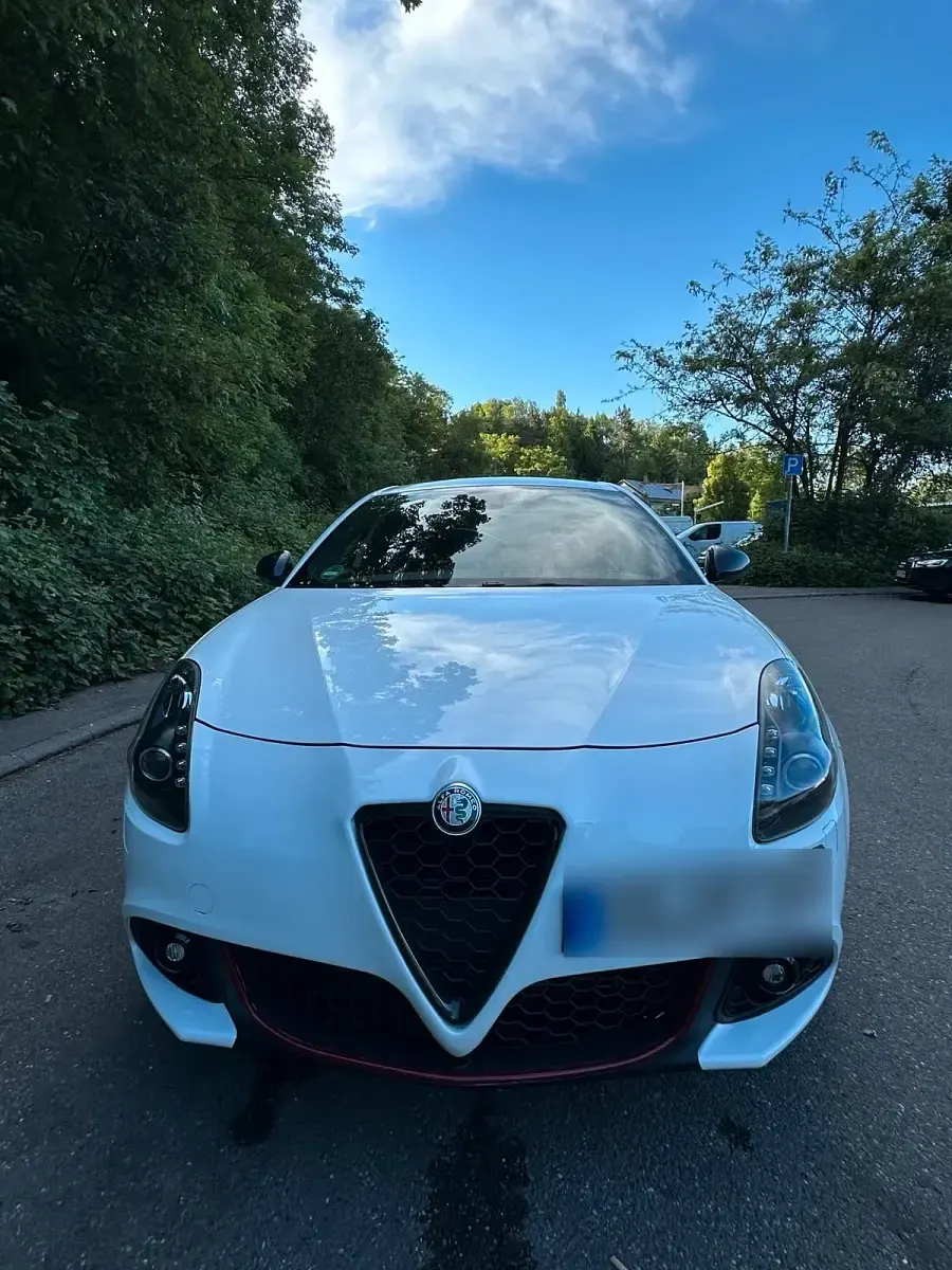 Gebraucht Alfa Romeo Giulietta 120 PS (88 kW) 2019 Weiß Kleinwagen