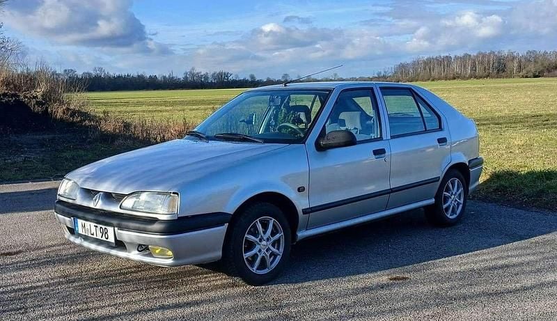 Gebraucht 1992 Renault 19 Limousine | 3.350 € - Bild 1/4