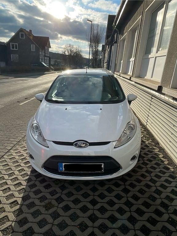 Gebraucht Ford Fiesta Titanium 120 PS (88 kW) 2010 Weiß Kleinwagen