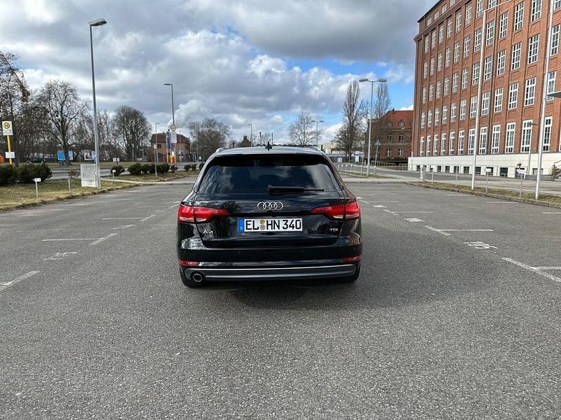 Gebraucht Audi A4 Sport 150 PS (110 kW) 2018 Schwarz Kombi