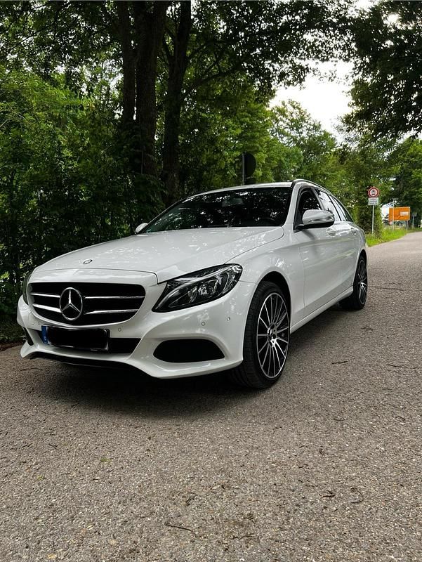 Weiß Gebraucht 2015 Mercedes C250 Kombi | 12.300 € (Teuer) - Bild 1/4