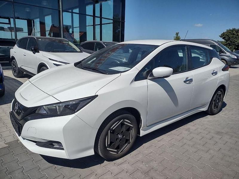 Gebraucht Nissan Leaf Acenta 110 kW (150 PS) 2022 326 white Kleinwagen