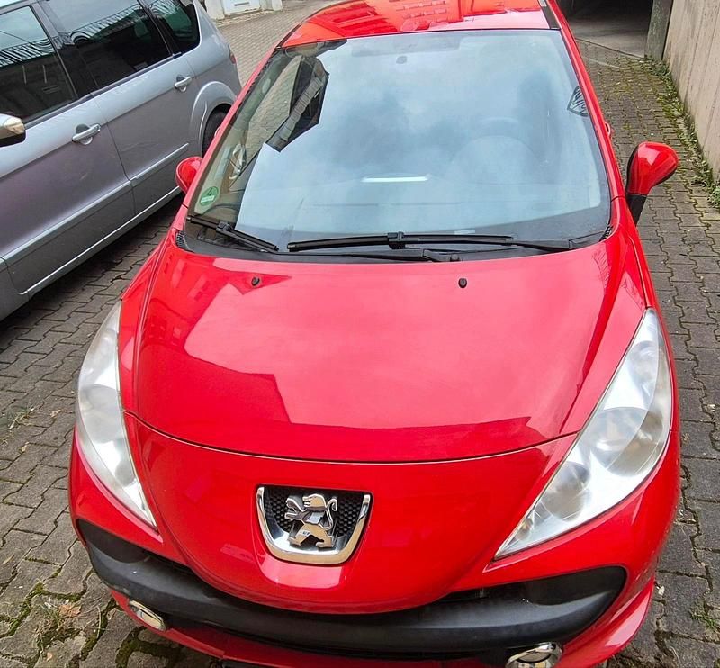 Gebraucht Peugeot 207 75 PS (55 kW) 2009 Rot Kleinwagen