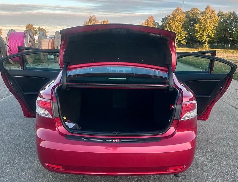 Gebraucht Toyota Avensis 132 PS (97 kW) 2011 Rot Limousine