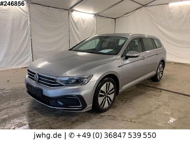 Pyrit silber (metallic) Gebraucht 2021 VW Passat GTE Kombi | 17.950 € (Guter Preis) - Bild 1/4