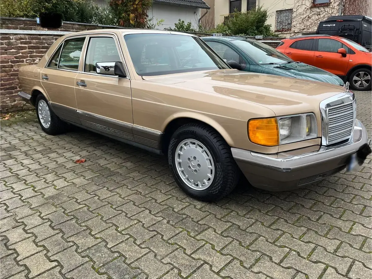 Gebraucht Mercedes 300 125 PS (91 kW) 1983 Gold Limousine
