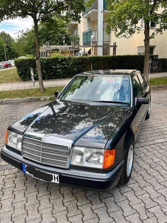 Schwarz Gebraucht 1990 Mercedes E200 Limousine | 5.950 € - Bild 1/4