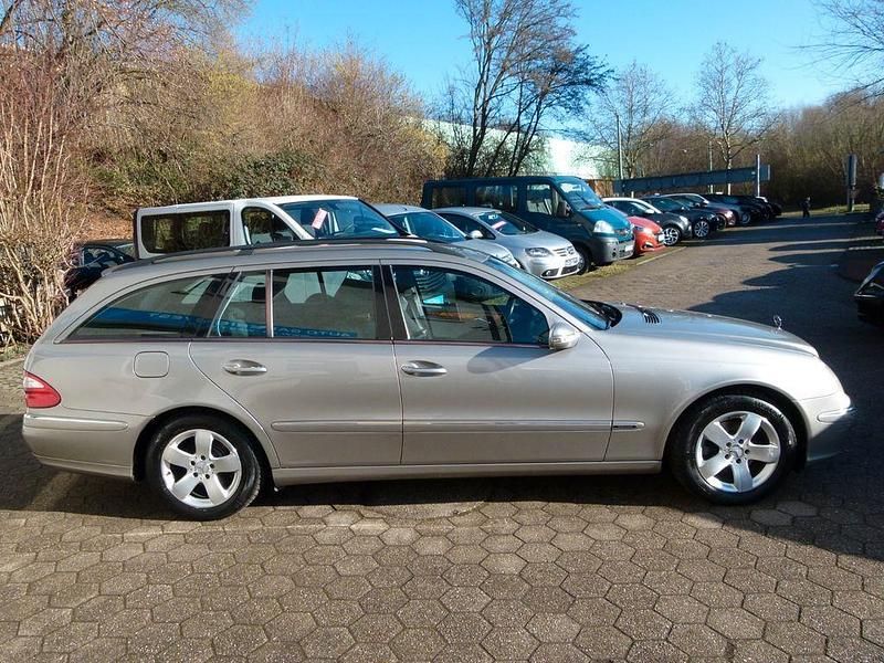 Gebraucht Mercedes E220 150 PS (110 kW) 2004 Silber Kombi