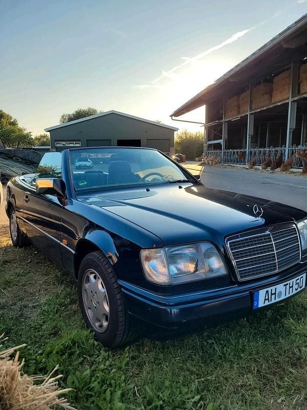 Blau Gebraucht 1995 Mercedes 200 Cabrio | 14.990 € - Bild 1/4
