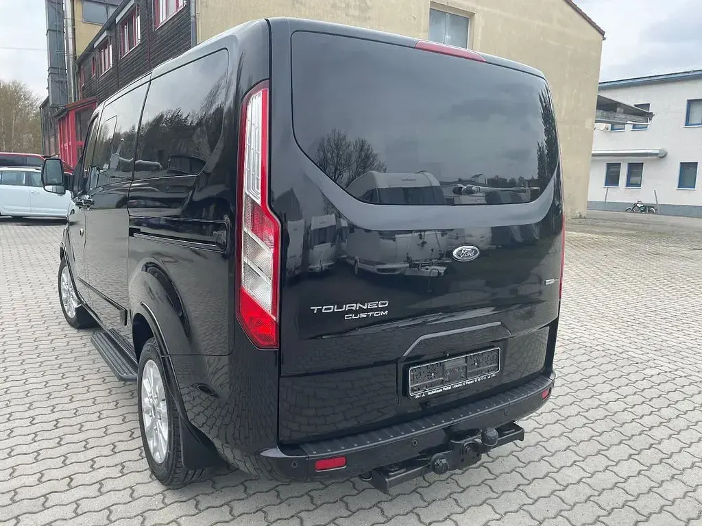 Gebraucht Ford Tourneo 150 PS (110 kW) 2022 Schwarz Van / Kleinbus