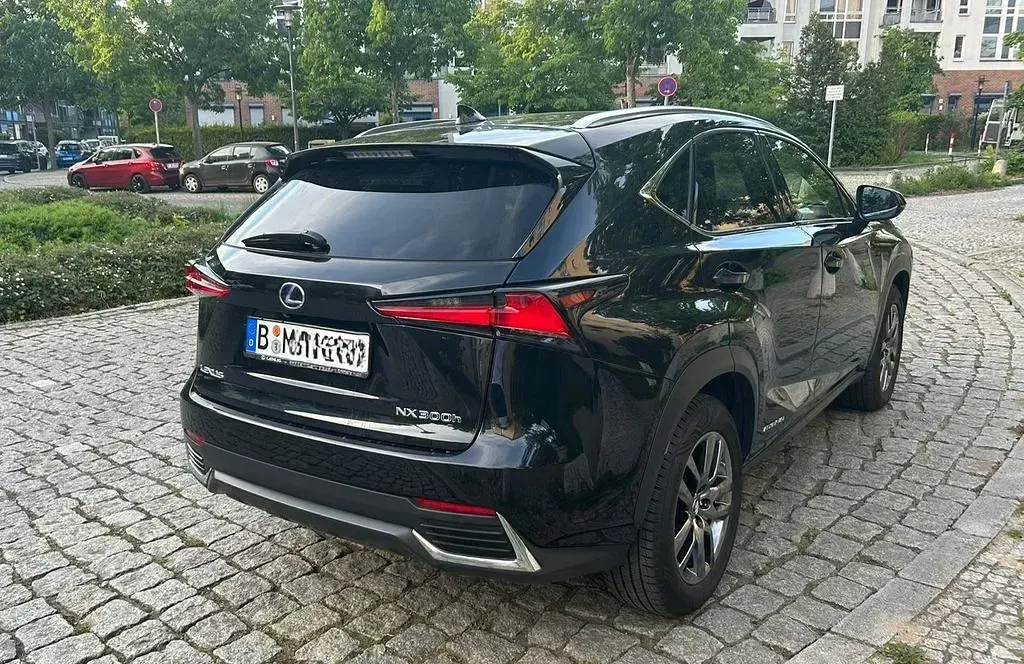 Gebraucht Lexus NX300h Launch Edition 155 PS (114 kW) 2018 Schwarz SUV