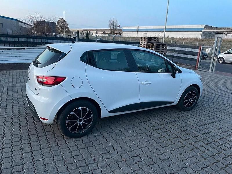 Gebraucht Renault Clio IV Life 75 PS (55 kW) 2016 Weiß Limousine
