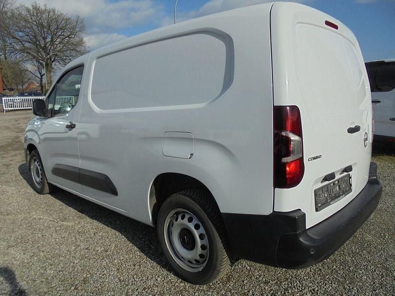 Gebraucht Opel Combo Edition 102 PS (75 kW) 2023 Weiß Van / Kleinbus