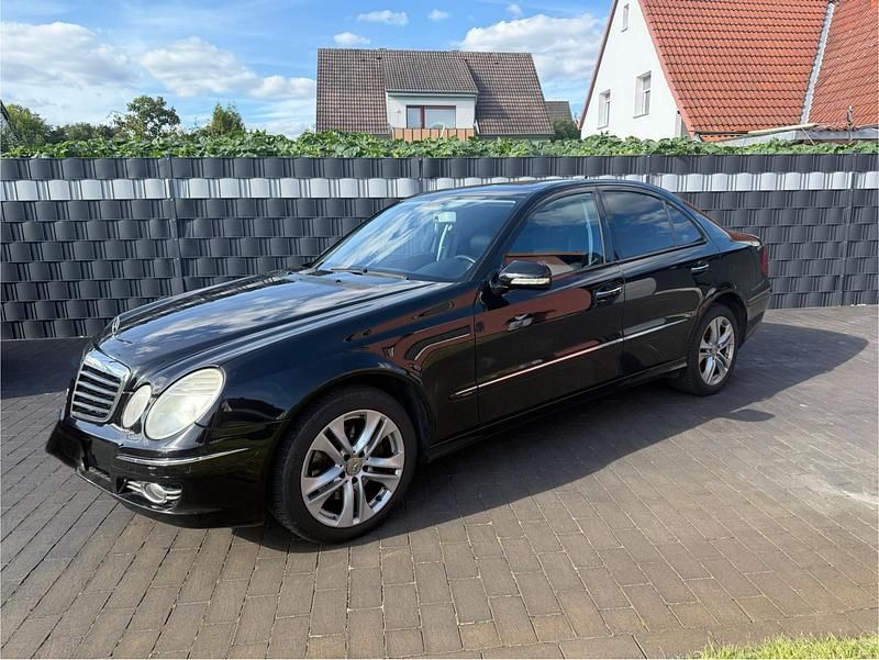 Schwarz Gebraucht 2008 Mercedes E320 Avantgarde Limousine | 6.500 € (Fairer Preis) - Bild 1/4