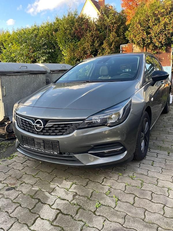Grün Gebraucht 2020 Opel Astra Limousine | 4.900 € (Superpreis) - Bild 1/4