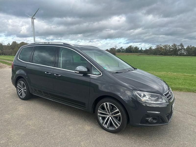 Grau Gebraucht 2019 Seat Alhambra FR-Line Van / Kleinbus | 26.900 € (Etwas zu teuer) - Bild 1/4