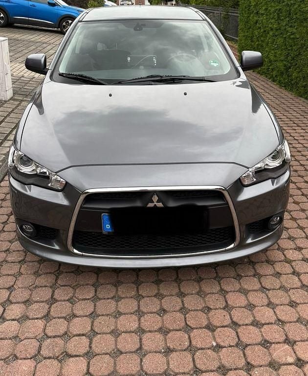 Grau Gebraucht 2010 Mitsubishi Lancer Inform Limousine | 4.499 € (Guter Preis) - Bild 1/4