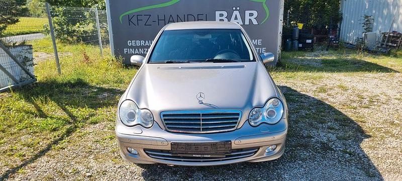 Silber Gebraucht 2004 Mercedes C180 Limousine | 2.800 € (Fairer Preis) - Bild 1/4