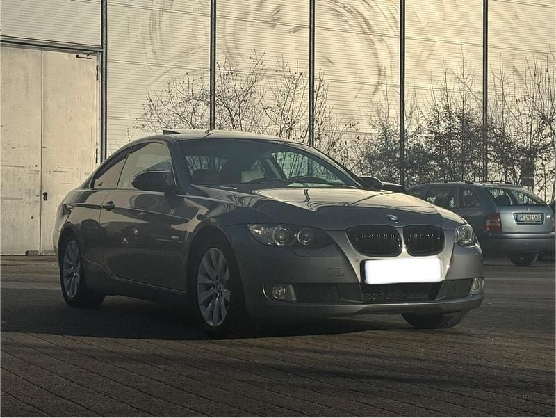 Gebraucht BMW 325 218 PS (160 kW) 2008 Grau Coupé