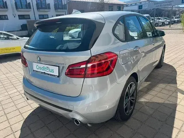 Gebraucht BMW 220 Active Tourer Sport Line 192 PS (141 kW) 2020 Silber Van / Kleinbus