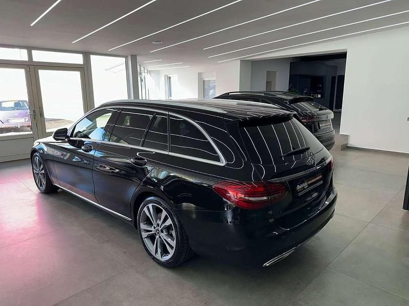 Gebraucht Mercedes C300 258 PS (189 kW) 2019 Obsidianschwarz Kombi