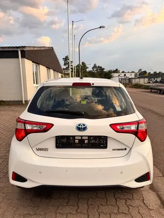 Gebraucht Toyota Yaris 101 PS (74 kW) 2019 Weiß Limousine