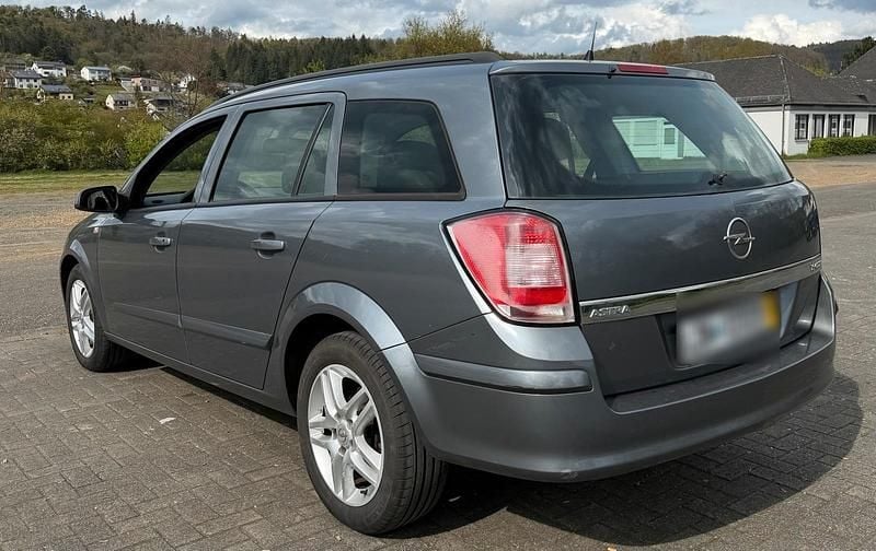 Usado Opel Astra 120 HP (88 kW) 2008 Azul Carrinha