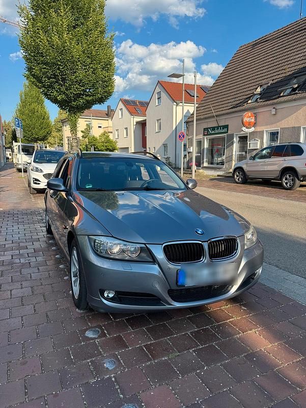 Gebraucht BMW 320 177 PS (130 kW) 2010 Silber Kombi