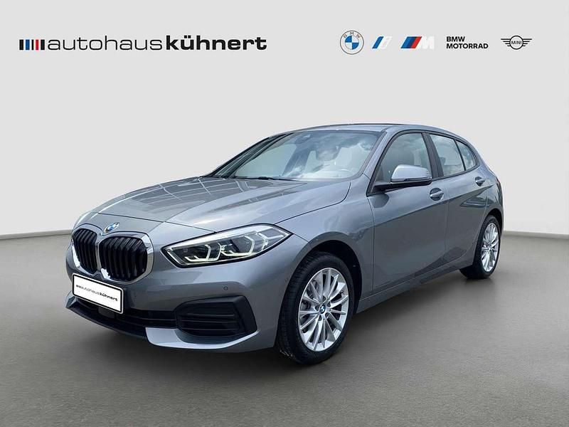 Skyscraper grau metallic Gebraucht 2023 BMW 118 Advantage Kleinwagen | 25.365 € (Fairer Preis) - Bild 1/4