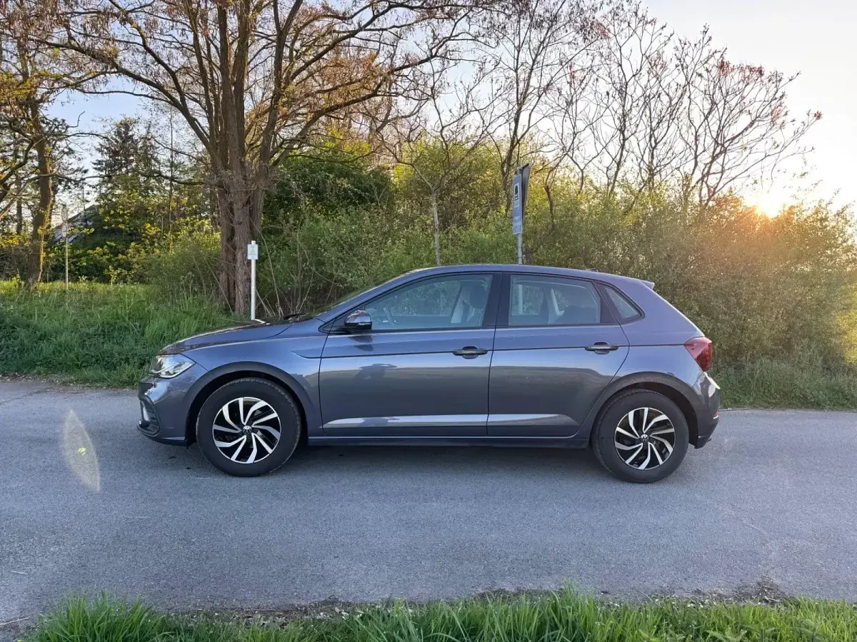 Gebraucht VW Polo Life 95 PS (69 kW) 2022 Grau Kleinwagen