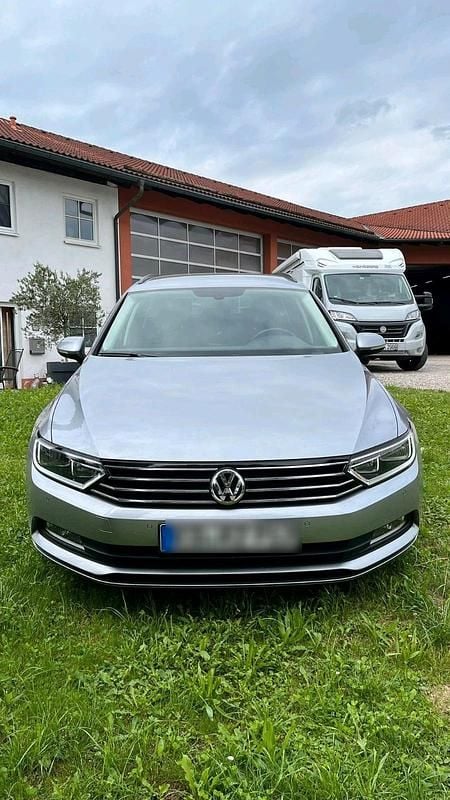 Silber Gebraucht 2018 VW Passat Comfortline Kombi | 16.000 € (Fairer Preis) - Bild 1/4