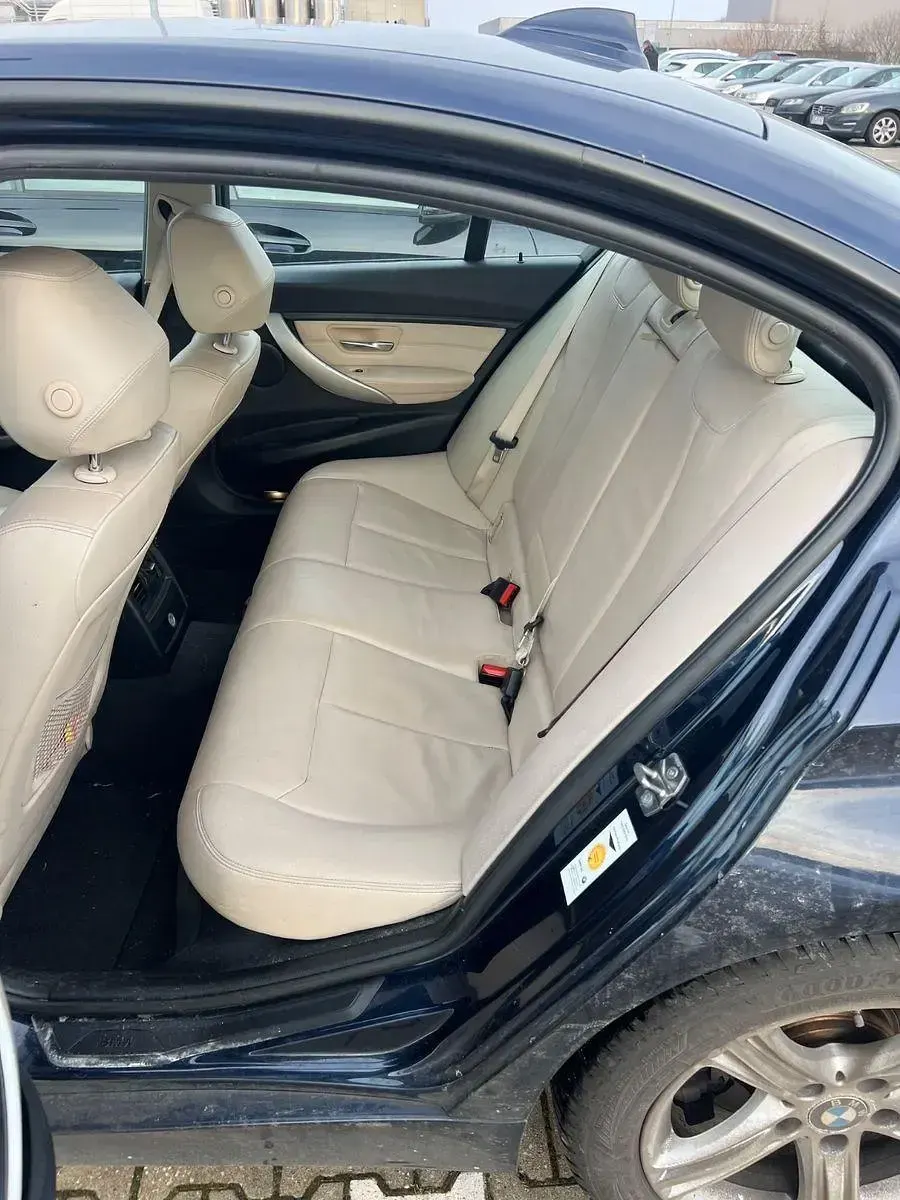 Używany BMW 330 258 KM (189 kW) 2014 Niebieski Sedan/Limuzyna